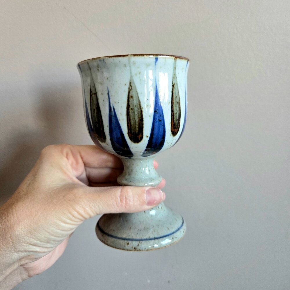 Set of 2 vintage stoneware ceramic wine goblets footed glasses. - Picture 7 of 7